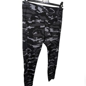 Athletic camo legging  pants XL with mesh insert on both sides of legs